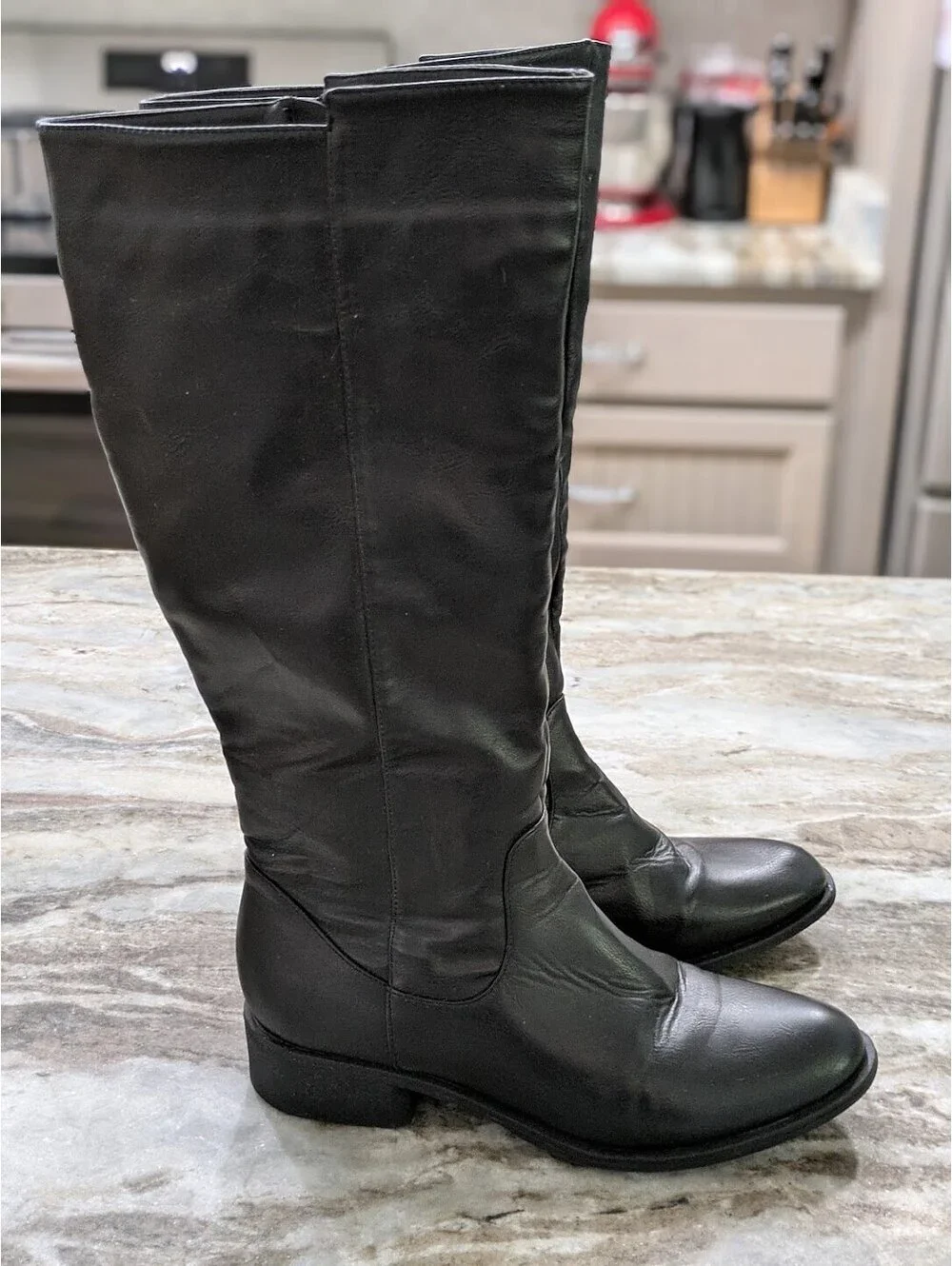 Black Knee‑High Boots Size 9 – Velvet Noir